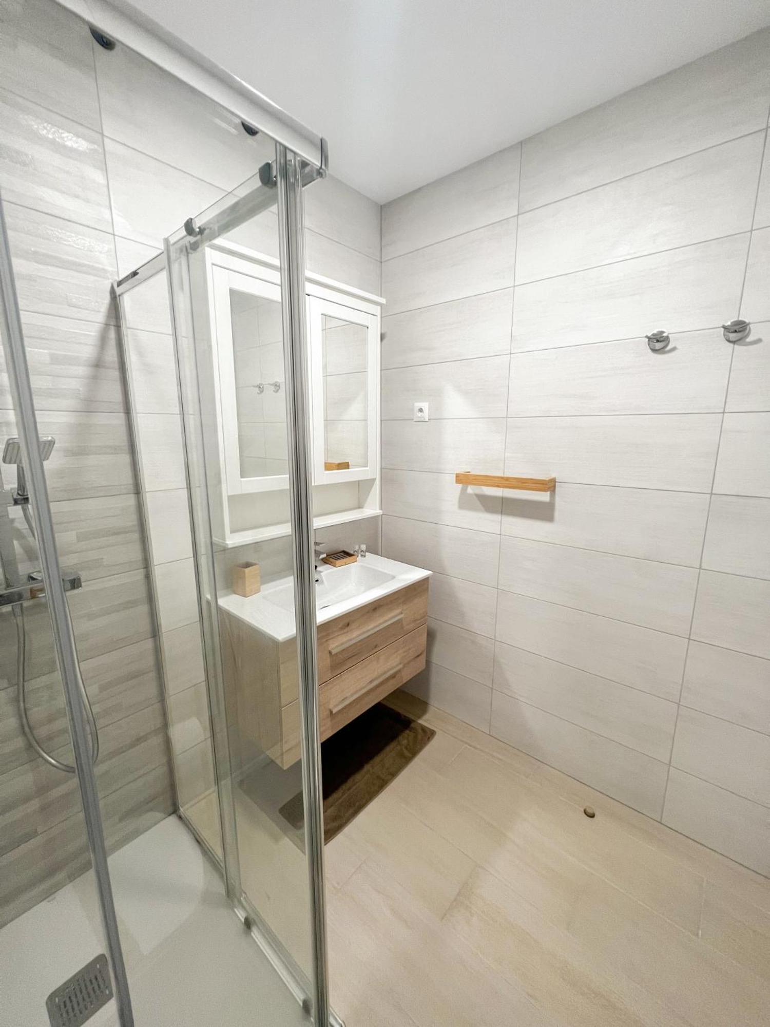 Cozy And Modern Family Flat Carihuela Leilighet Torremolinos Eksteriør bilde